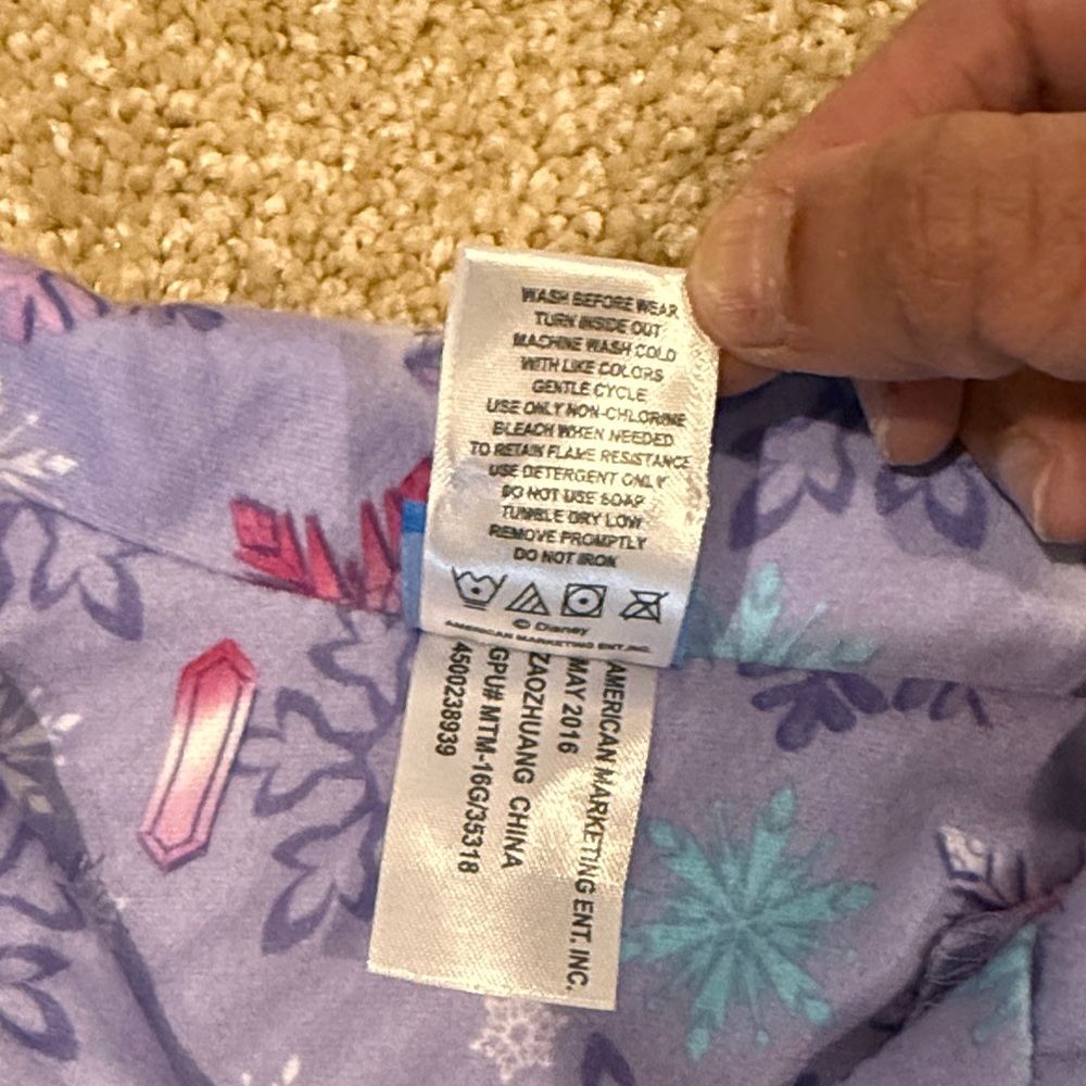 Frozen Kids Pajamas set. Purple. Hardly wore. Size 6. Collar with design. - Picture 7 of 15